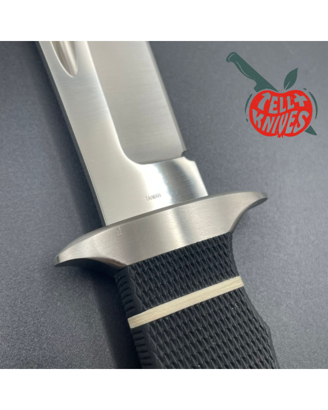 SOG Creed USMC FORCE RECON AUS8 steel satin finish Kraton handle black leather sheath