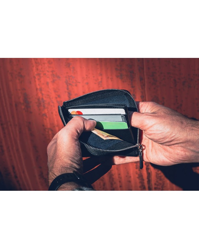 Extrema Ratio The Carry Box Limited Edition 500pces knife black leather wallet black hat CF credit card