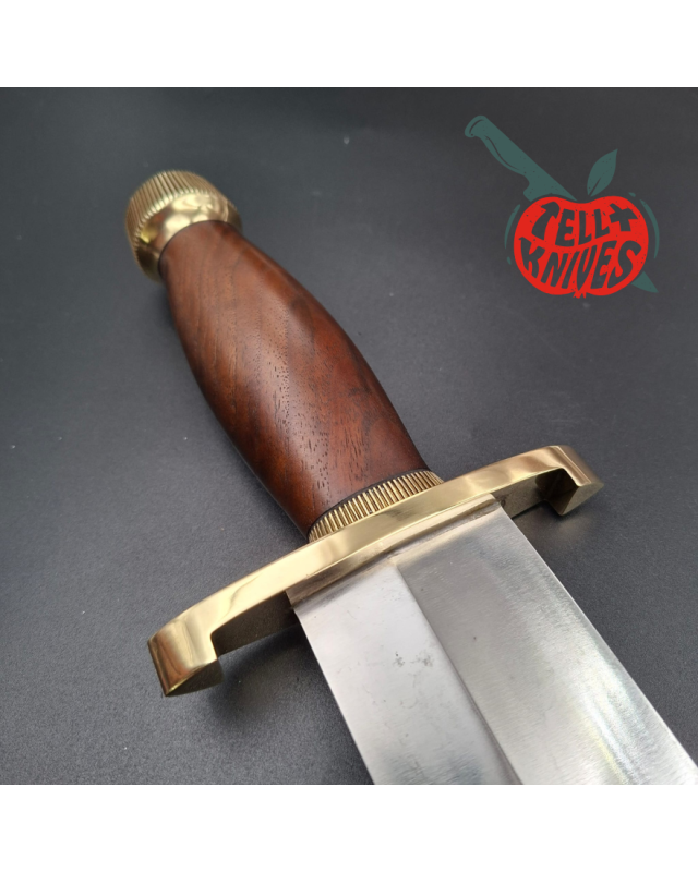 Randall Made Knives 1980ies Model 12-11 Smithsonian Bowie forged carbon steel walnut handle brass guard and pommel