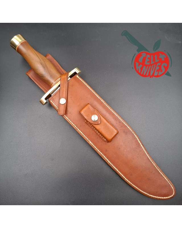 Randall Made Knives 1980ies Model 12-11 Smithsonian Bowie forged carbon steel walnut handle brass guard and pommel
