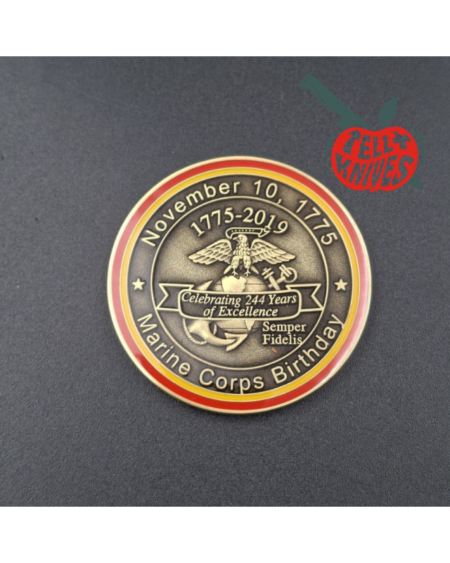 SOG Gunny Series Bowie GFX01-L Full Tang fixed blade VG-10 stainless steel wood display