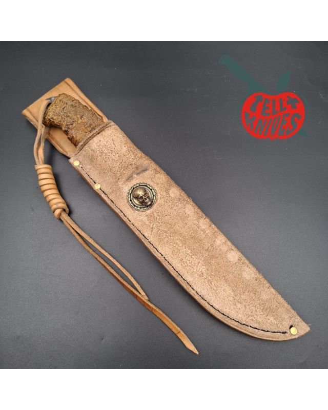 La Grotte du Loup Custom Knife Zombier Slasher fixed blade full tang ELMAX steel Apocalyptic finish cord handle