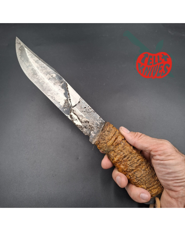 La Grotte du Loup Custom Knife Zombier Slasher fixed blade full tang ELMAX steel Apocalyptic finish cord handle