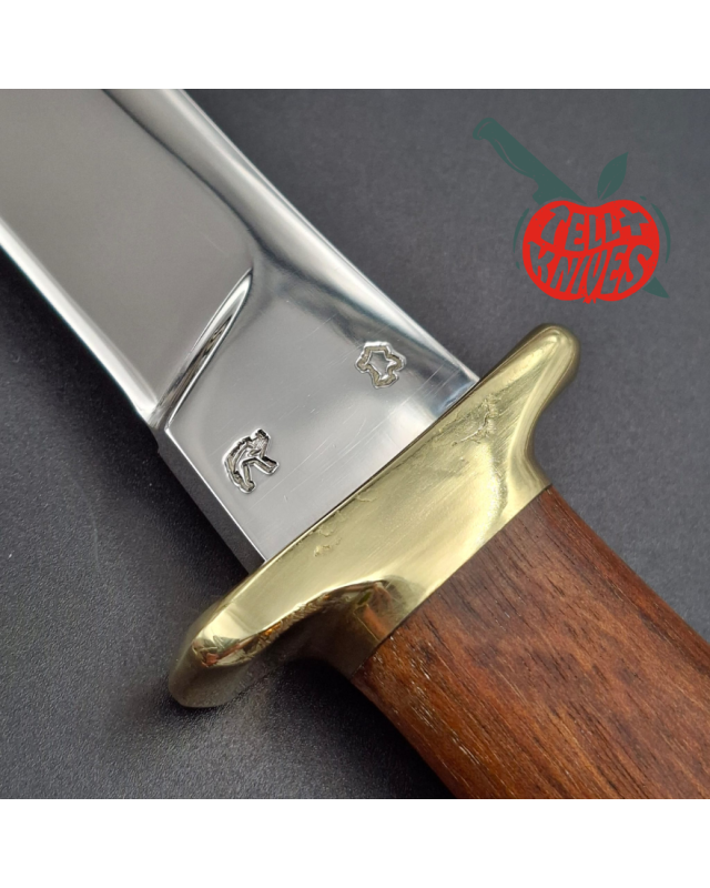 Jean Tanazacq 1994 Modèle Bazeilles acier 440C forgé finition miroir garde laiton manche noyer étui cuir