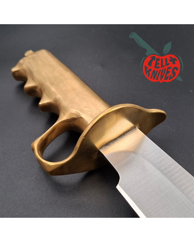 La Grotte du Loup One Knuckle Trench Fighter forged stainless steel blade full brass handle
