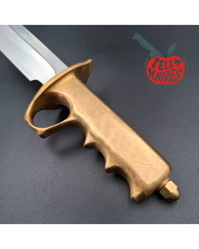 La Grotte du Loup One Knuckle Trench Fighter forged stainless steel blade full brass handle