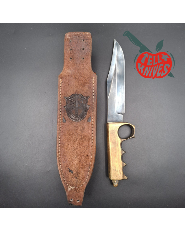 La Grotte du Loup One Knuckle Fighter forged carbon steel blade full brass handle