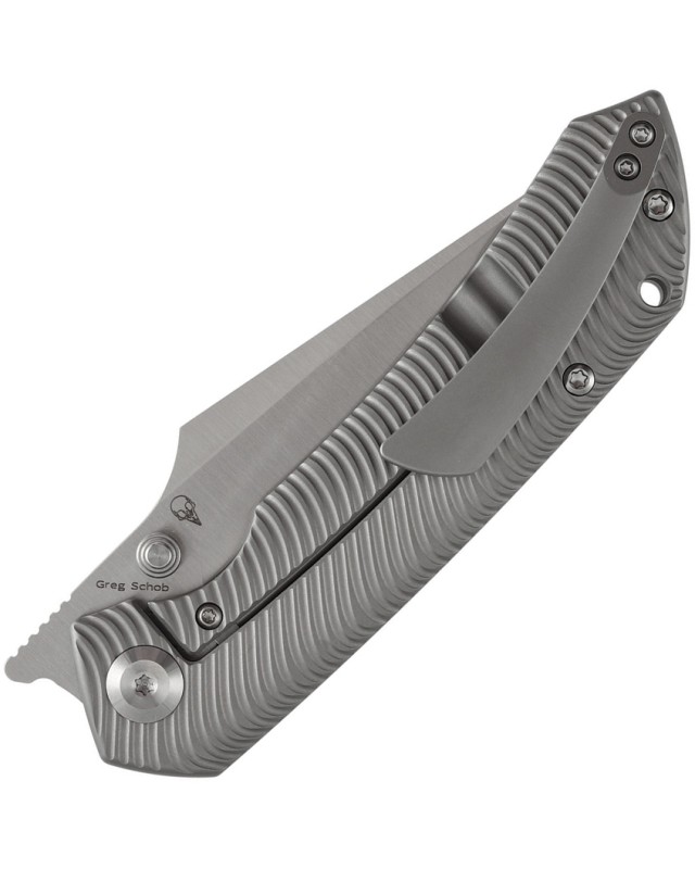 We Knife Cryonix con lama in acciaio Bohler M390 con finitura Stonewash e satinata, manico in titanio satinato nero