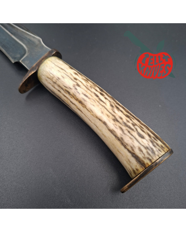 La Grotte du Loup Big Game Hunter forged carbon steel blade stag handle