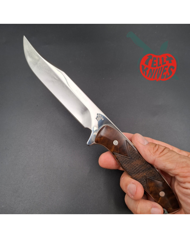 BUCK Knives 2004 819 Signature Series Limited Edition 0077/1000, mirror-finish S30V stainless steel with a walnut handle