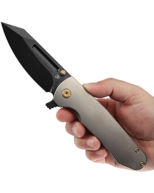 Coltello tascabile Kancept Superhawk  in acciaio CPM S35VN con impugnatura in titanio anodizzato nero