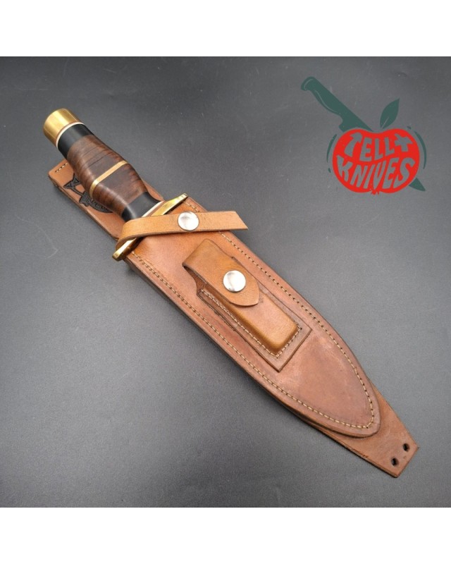 La Grotte du Loup – Bowie artisanal en acier carbone forgé – Cuir empilé et laiton