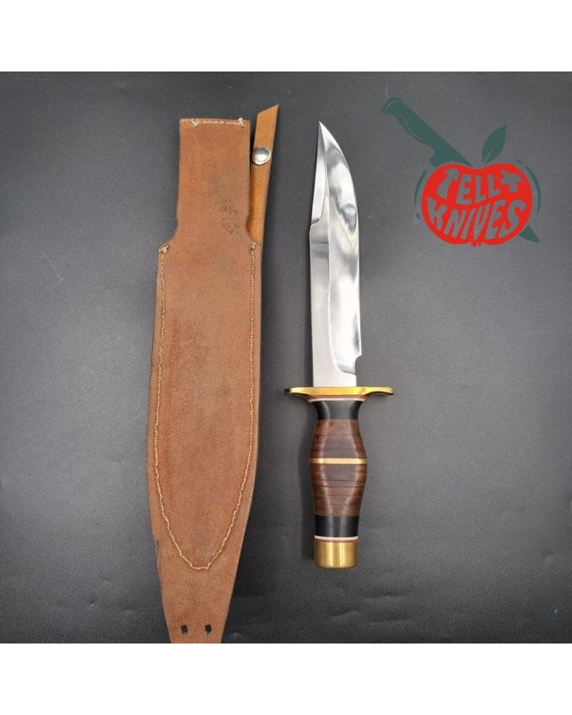 La Grotte du Loup – Bowie artisanal en acier carbone forgé – Cuir empilé et laiton