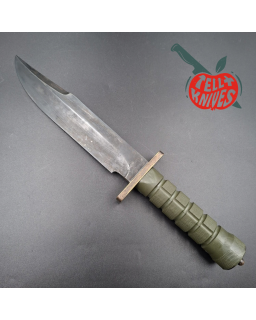La Grotte du Loup Custom Bowie – Acier carbone forgé, finition Battleworn et manche de Buck M9