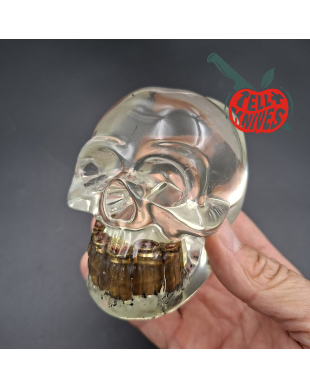 La Grotte du Loup – Crâne porte-couteau en résine transparente avec douilles