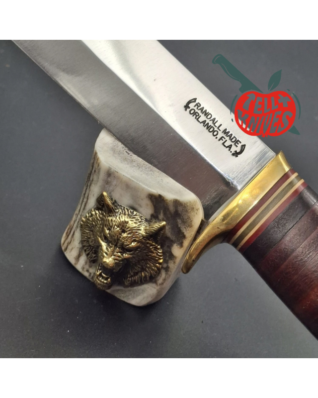 La Grotte du Loup – Présentoir à couteau en bois de cerf avec ornement tête de loup en laiton