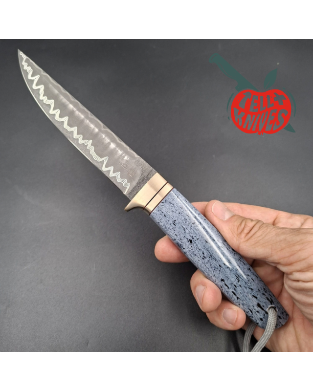Sergey Shidlovskiy Custom Knives Dandy – Acier laminé CruWear / N690 manche en os de baleine teinté bleu