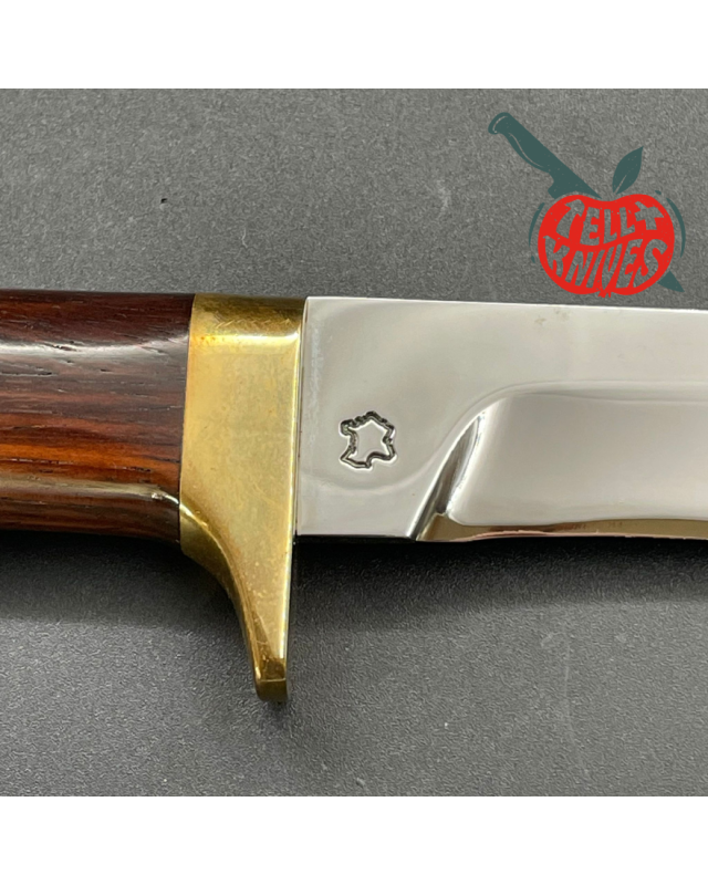 Tanazacq Charleville acier 440C finition miroir garde et pommeau laiton massif bois de noyer