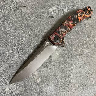 Amazing latest version of the #zt0450 😱🥳🤩 be quick, there are only a few ones left 😅
#tellknivesapproved✅ 
#tellknives_collectors 
#tellknivesvintage 
#tellknives 
#swissandsharp 
#zt0450cfdam
#zerotoleranceknives 
#swissknife 
https://www.tellknives.ch/accueil/20023-zt0450-carbon-fiber-damascus.html