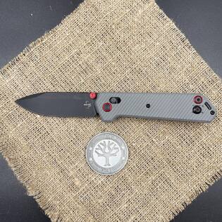 Très cool nouveau pliant signé Lucas BURNLEY par #bökerplus 😁 édition special Annual Dealer Knife 2025 ✅ avec un token commémoratif 🥳